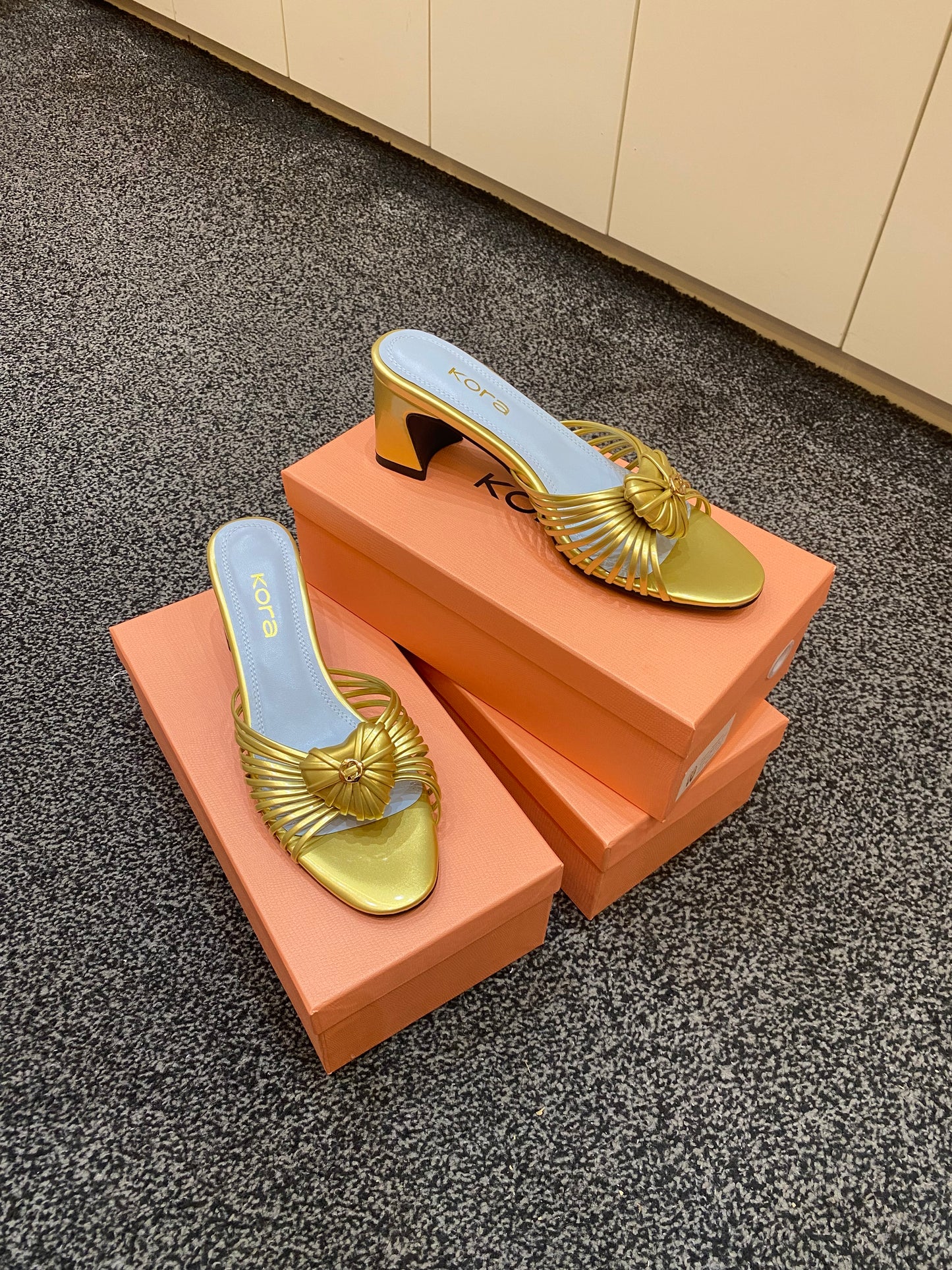 AMINA SLIPPERS
