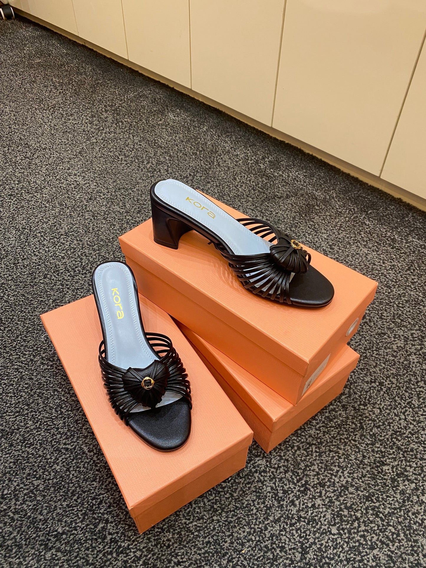 AMINA SLIPPERS