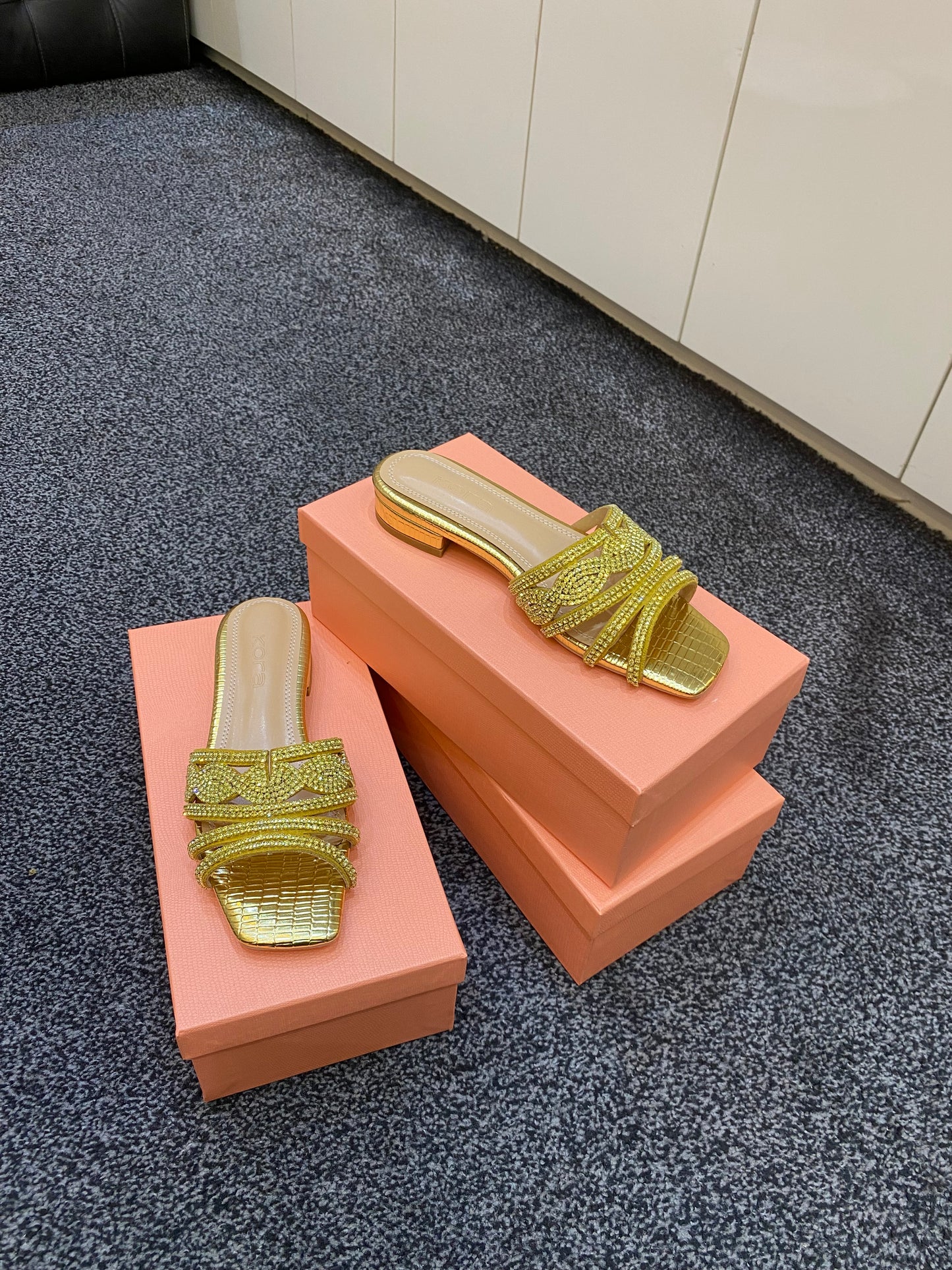 LEILA FLAT SLIPPERS