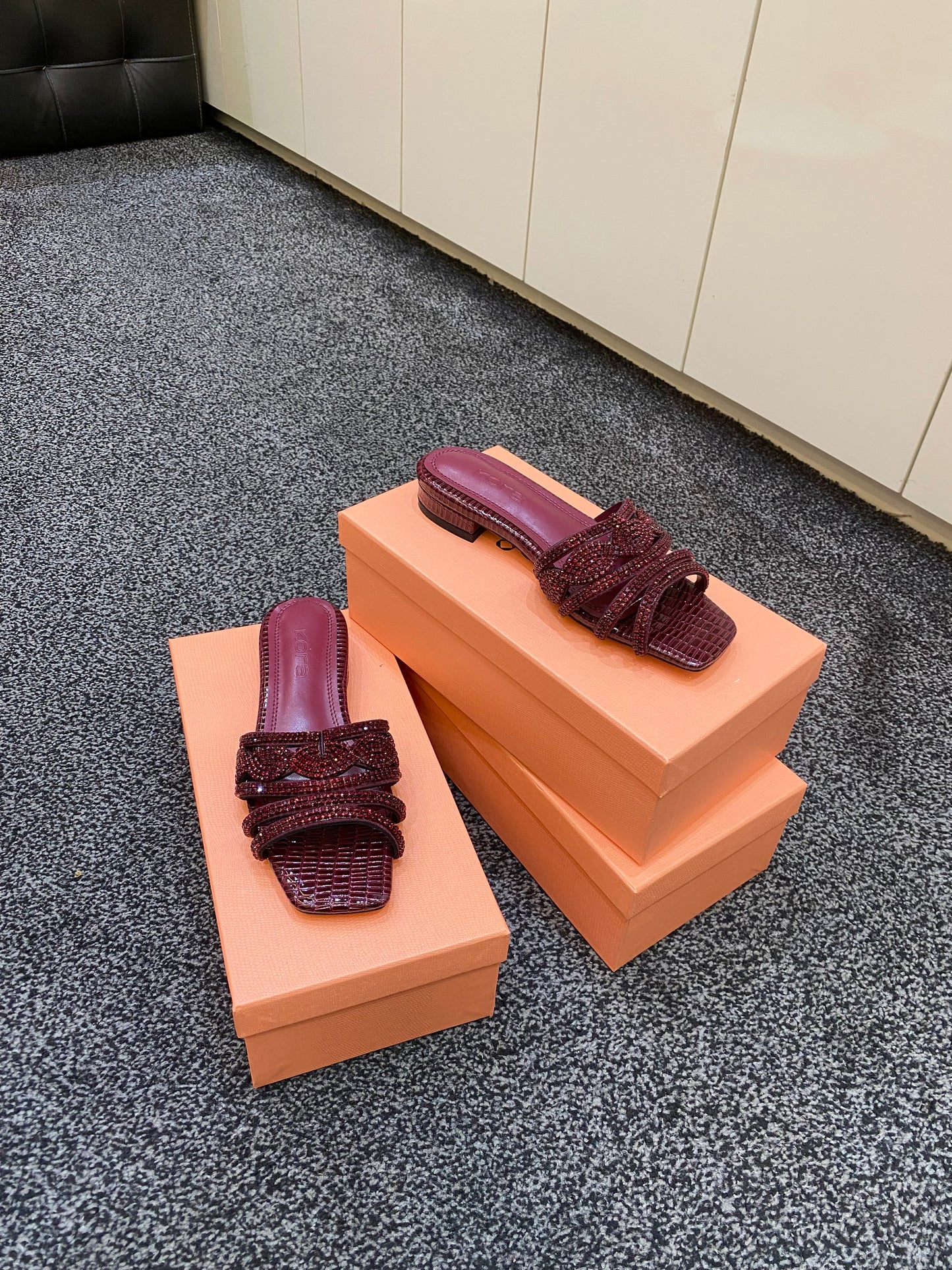 LEILA FLAT SLIPPERS